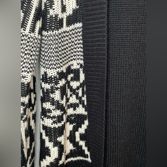 Mossimo Supply Geometric Patterened Cardigan - Large - Black & White - Picture 5 of 5
